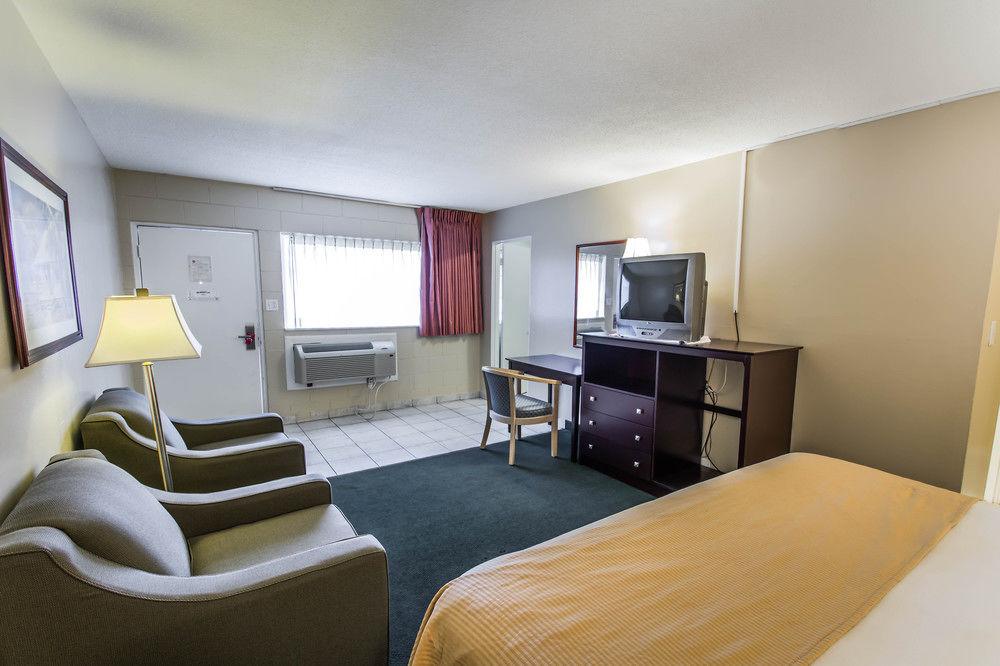 Econo Lodge Cocoa Beach - Near The Port Extérieur photo