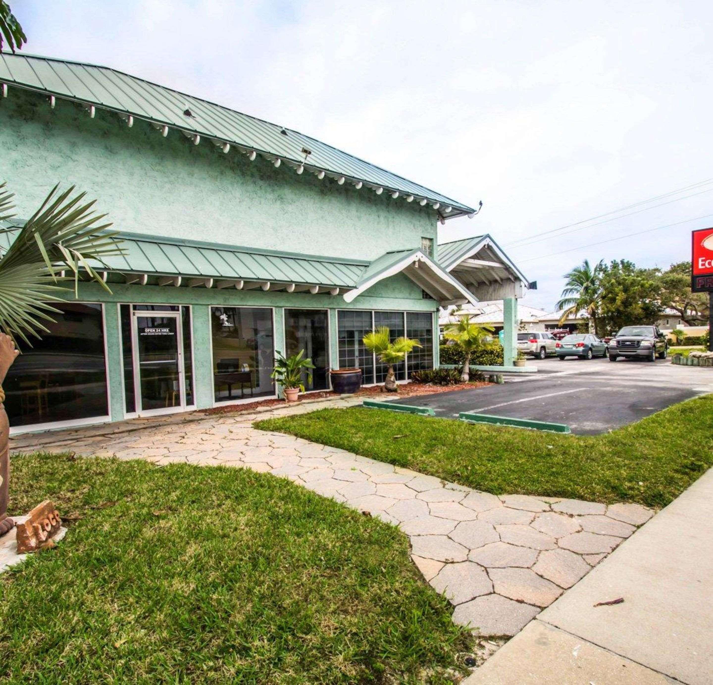 Econo Lodge Cocoa Beach - Near The Port Extérieur photo
