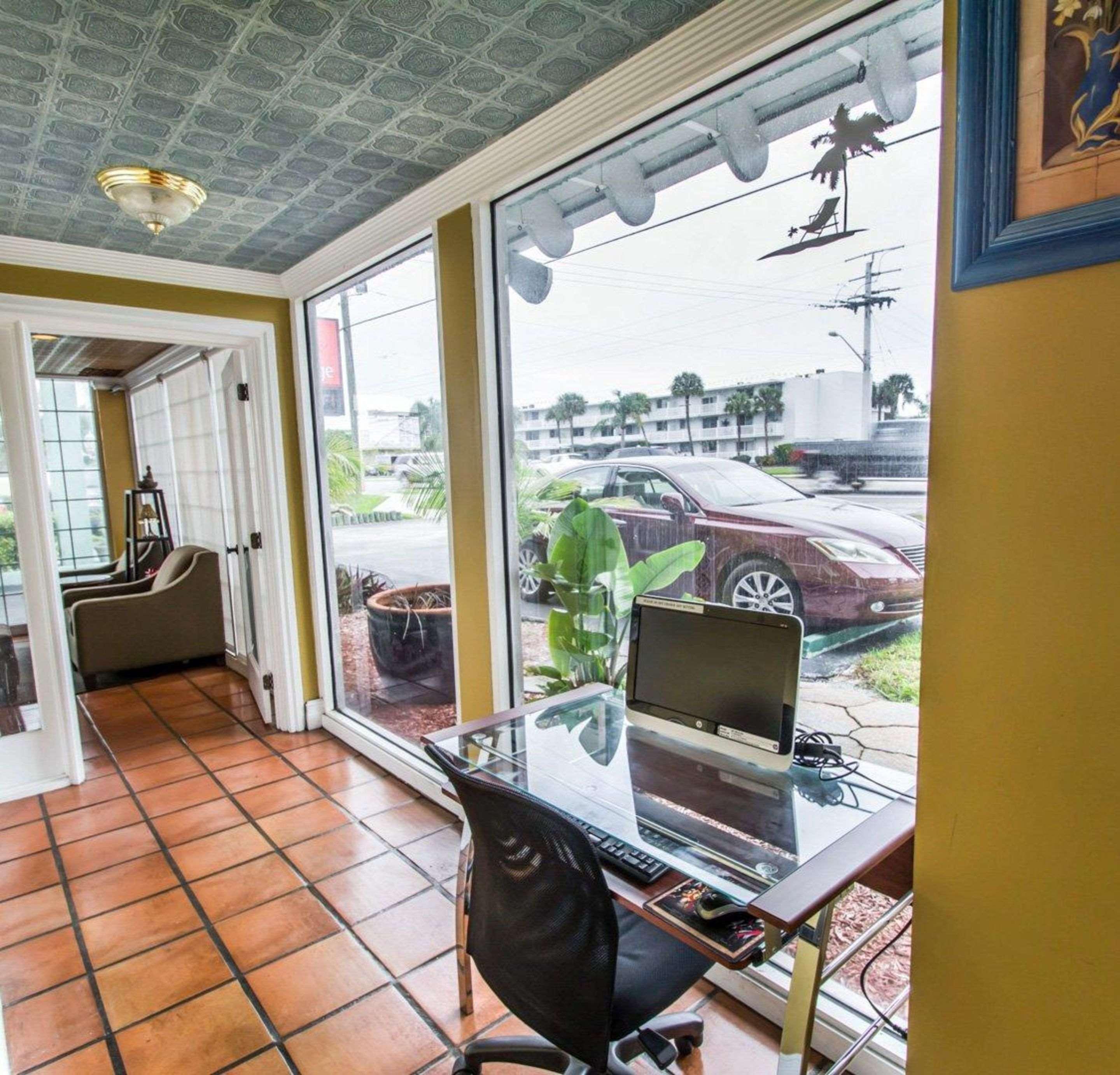 Econo Lodge Cocoa Beach - Near The Port Extérieur photo