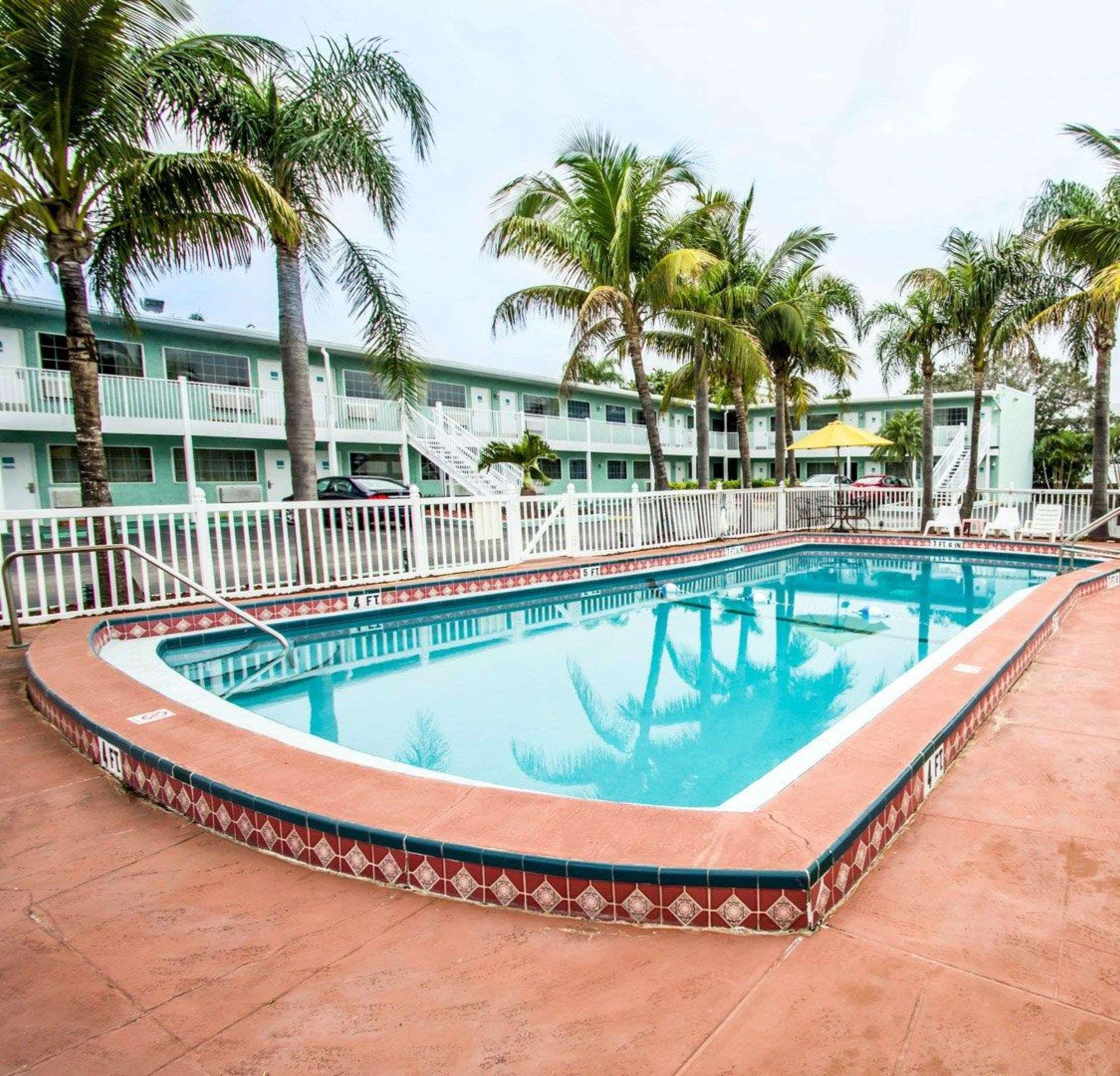 Econo Lodge Cocoa Beach - Near The Port Extérieur photo