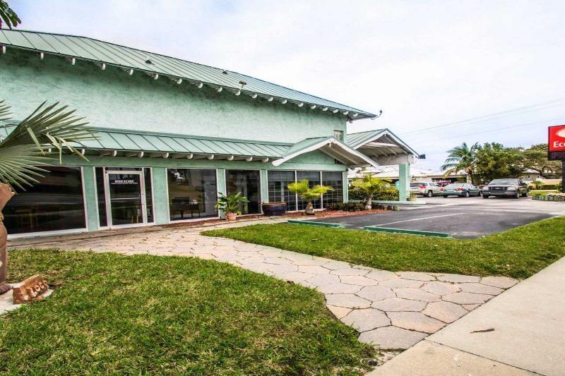 Econo Lodge Cocoa Beach - Near The Port Extérieur photo