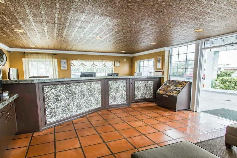 Econo Lodge Cocoa Beach - Near The Port Extérieur photo